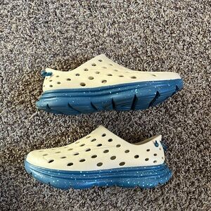 Men's KaneCream and Blue recovery Slip-On Clogs size 12